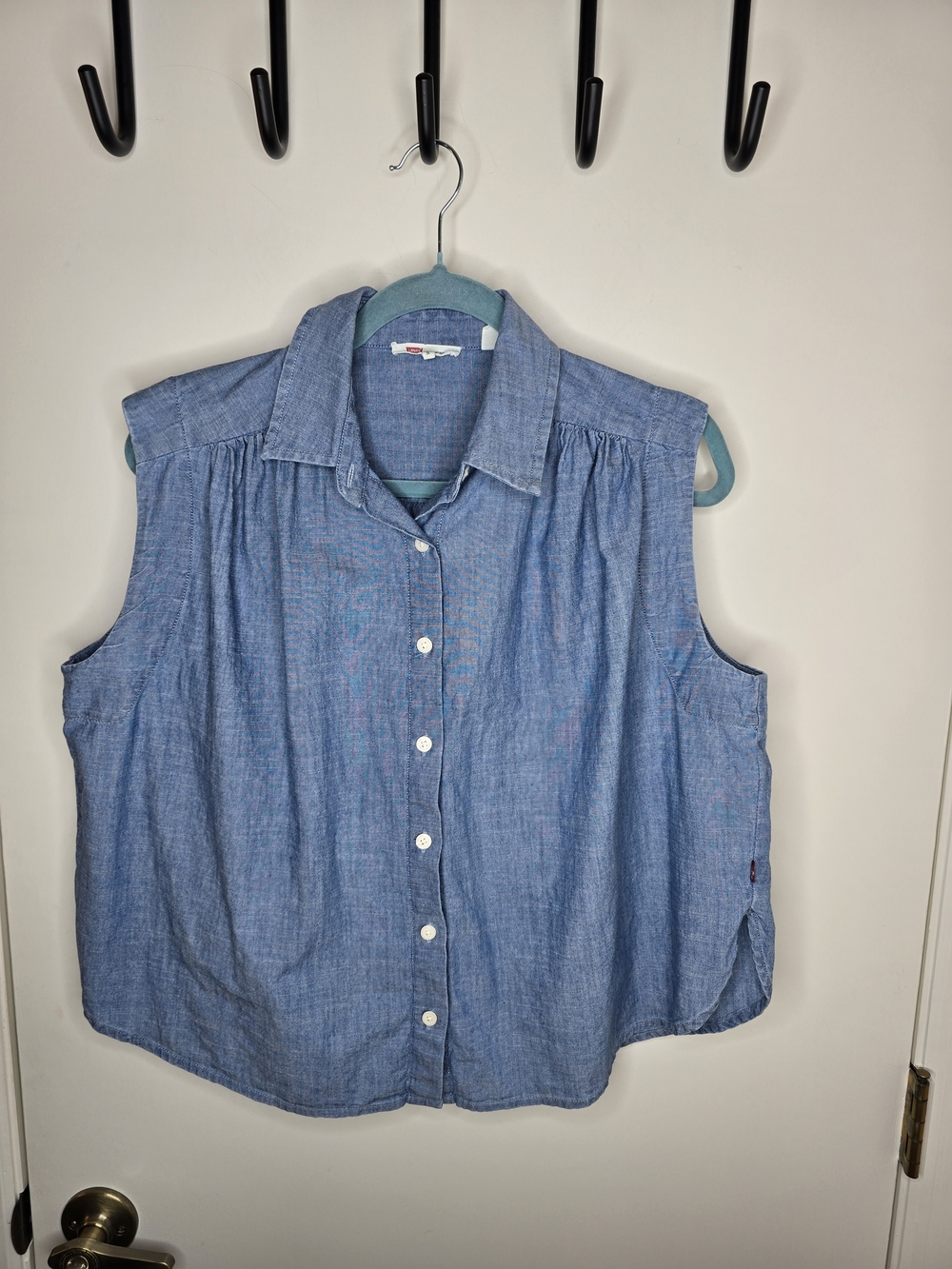 Levi's Light Blue Sleeveless Chambray Button-Down Shirt